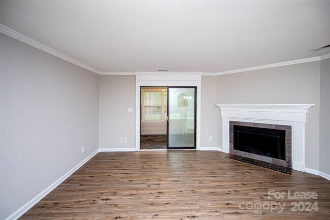 Building Photo - 8225 Pineville-Matthews Rd