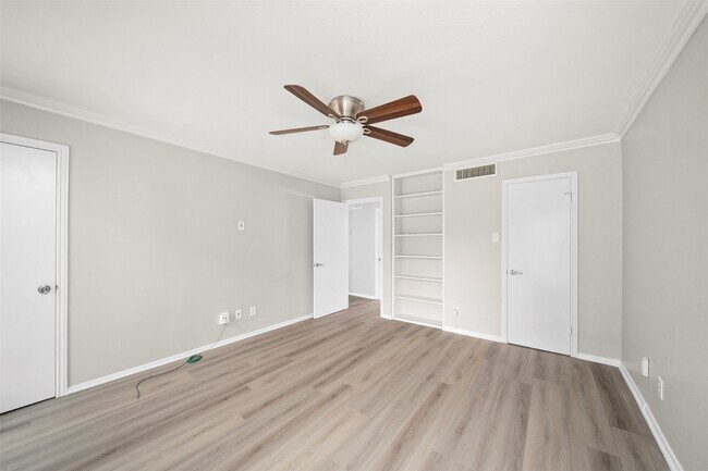 Building Photo - 1601 S Shepherd Dr