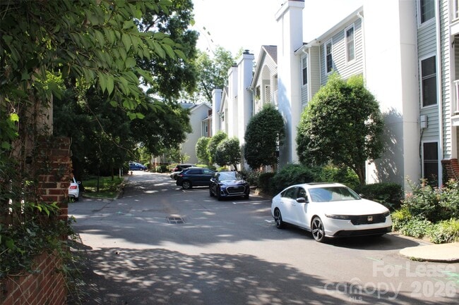 Building Photo - 430 Queens Rd