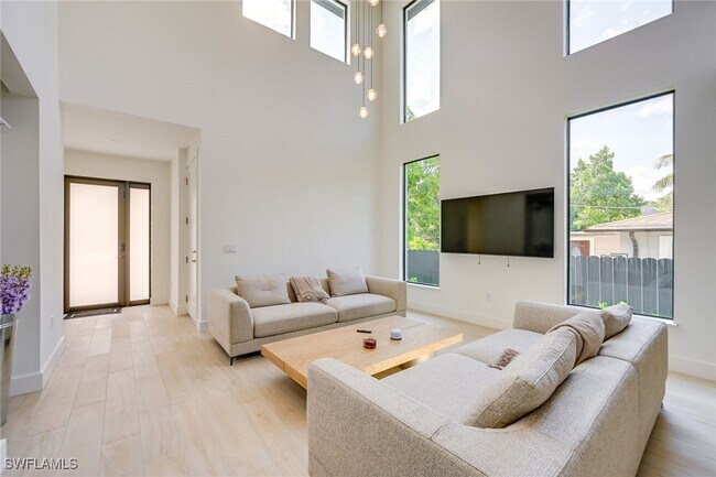 Building Photo - 3400 Canal St