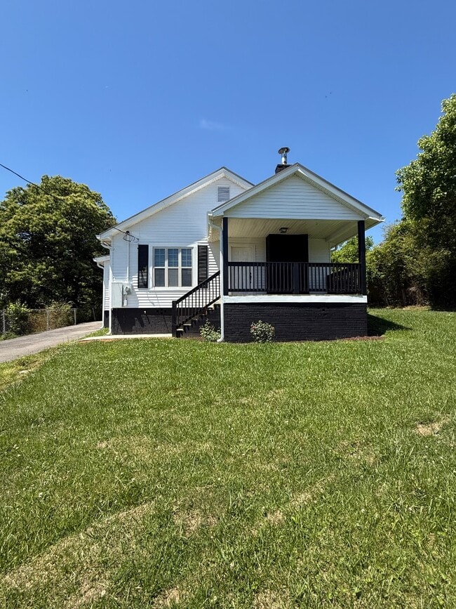 Building Photo - 136 Kingsley Ave