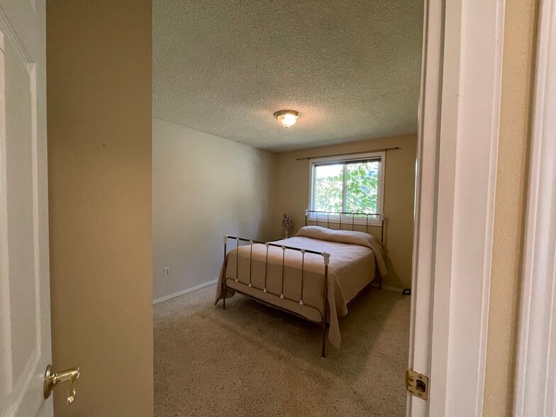 Bedroom 1 - 510 W Horizon Ct