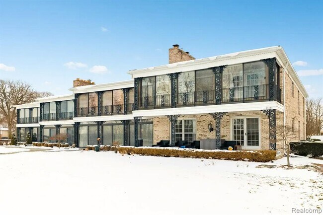 Building Photo - 24356 E River Rd