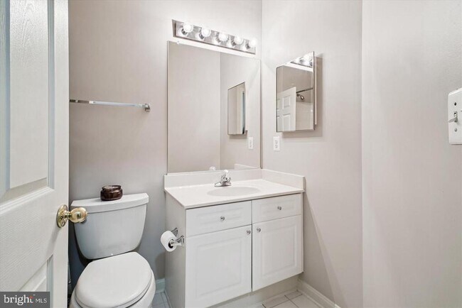 Building Photo - 2663 Manhattan Pl