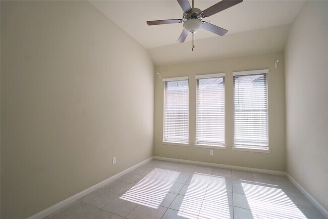 Building Photo - 29034 Canyon Oak Dr