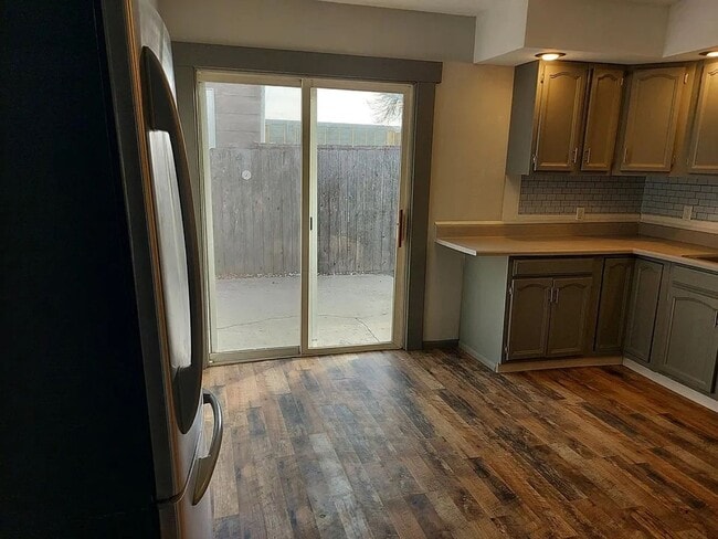 Building Photo - 2 bed 1 bath house with garage