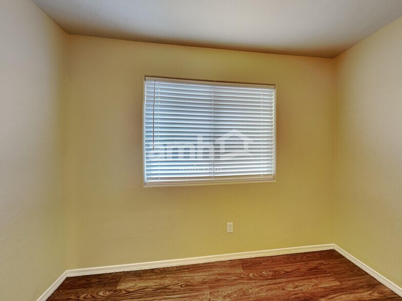 Building Photo - 20914 N 85th Ln