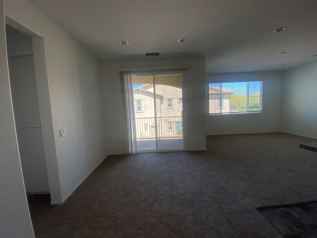 Building Photo - Like New 2 Bed 2 Bath Condo in Temecula