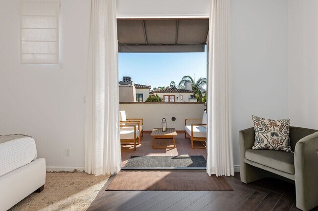 Building Photo - Villa Del Mar~ The Gorgeous gem in the Ame...