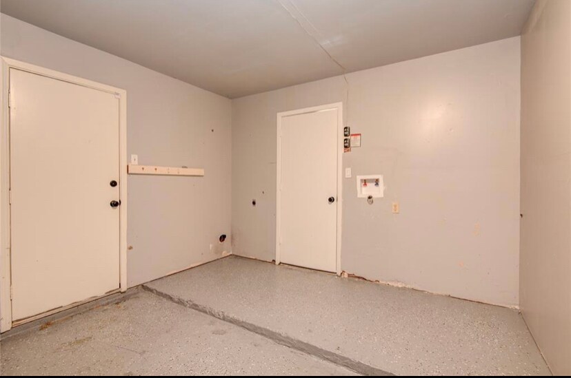 Building Photo - 15811 Boonridge Rd