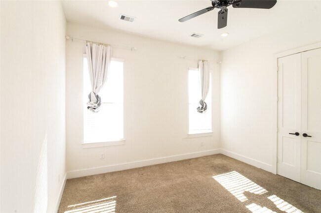 Building Photo - 2514 Terry St