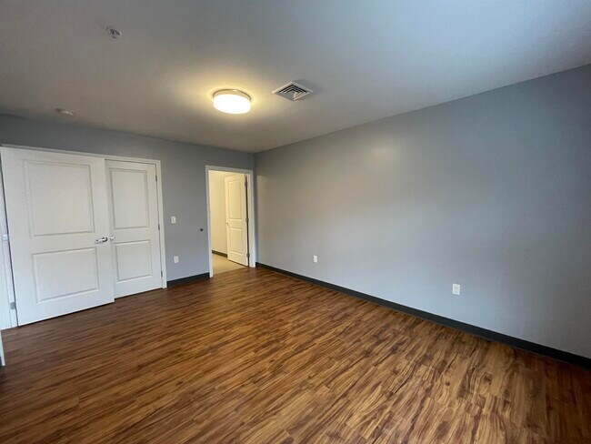 Building Photo - 15 E Ridge Dr