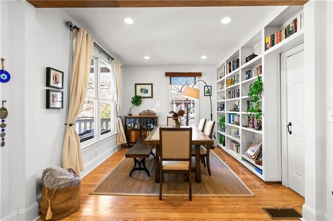 Building Photo - 565 Harold Ave NE