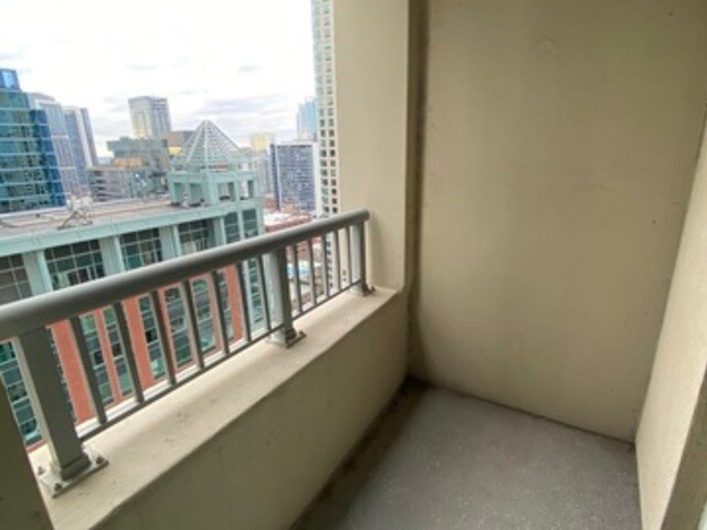 Building Photo - 345 N La Salle Dr