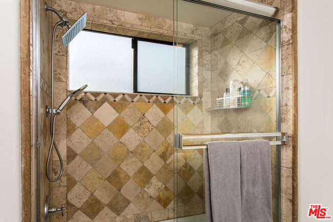 Building Photo - 1146 Hacienda Pl