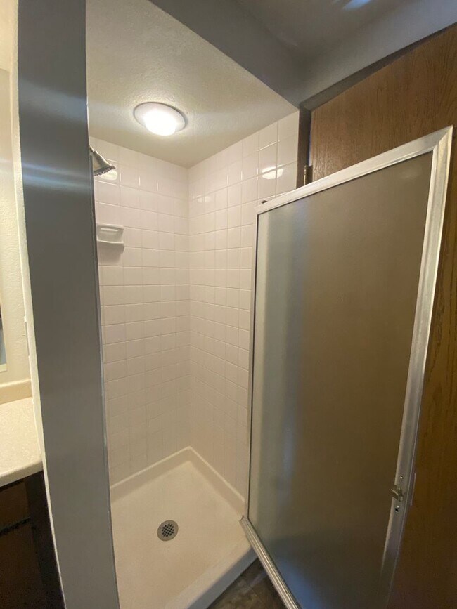 Building Photo - 2531-2533 E 27th Ave