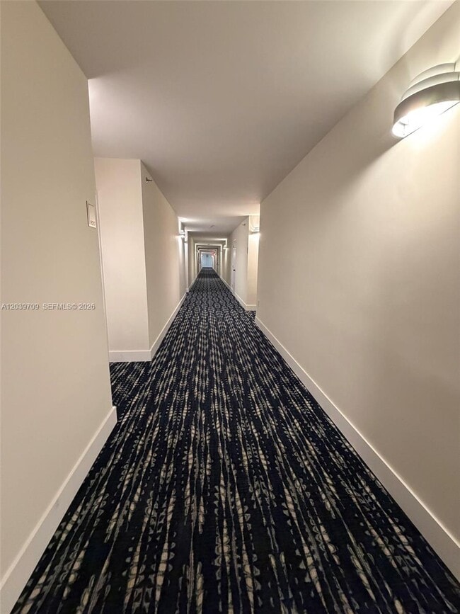 Building Photo - 540 Brickell Key Dr
