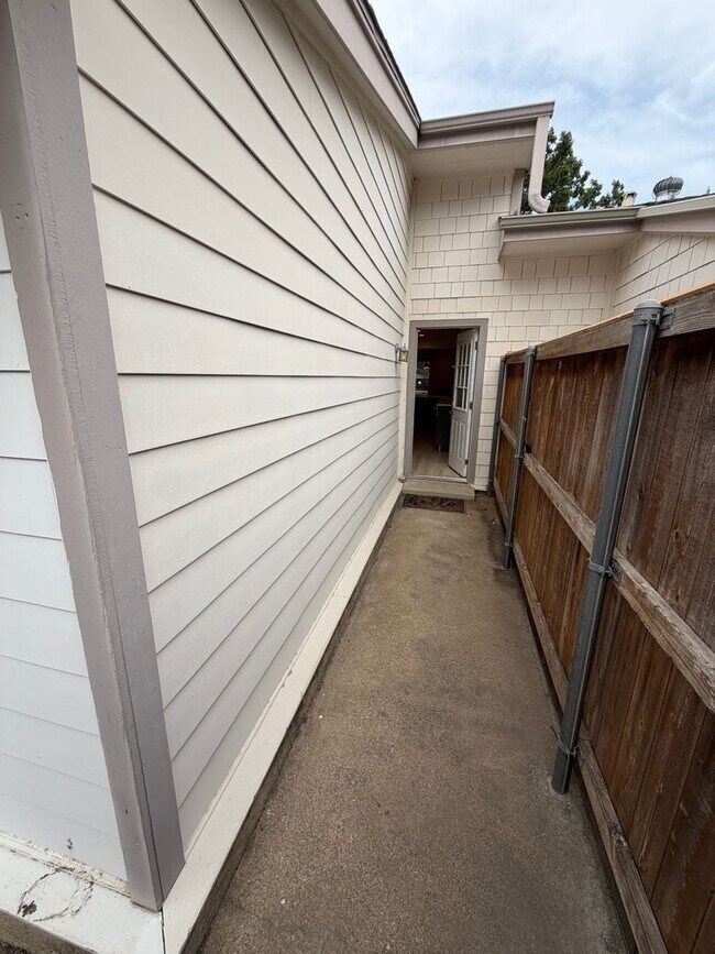 Building Photo - 13610 Brookgreen Dr