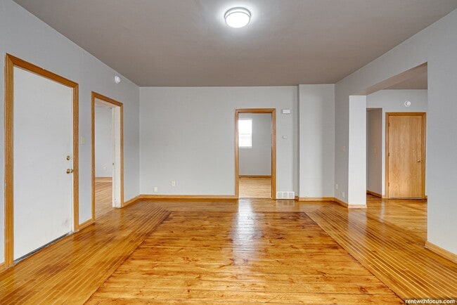 Building Photo - 618 N Ashland Ave