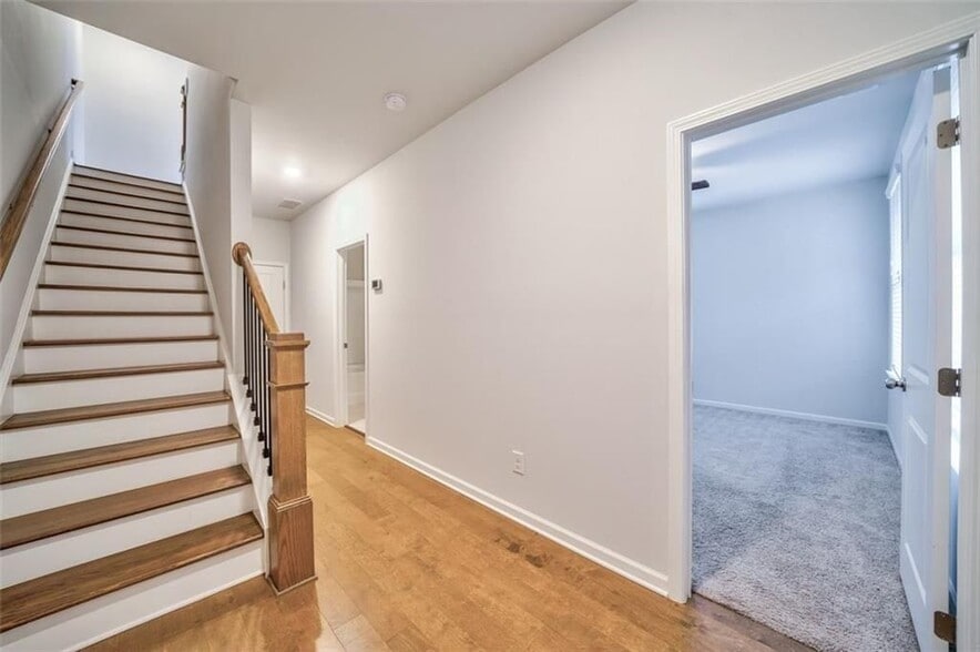Building Photo - 2510 Great Silver Fir Aly