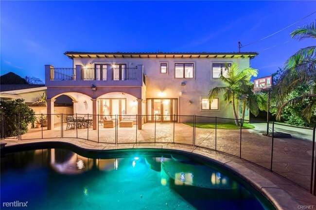 Building Photo - 6 br, 6.5 bath House - 12530 Collins St