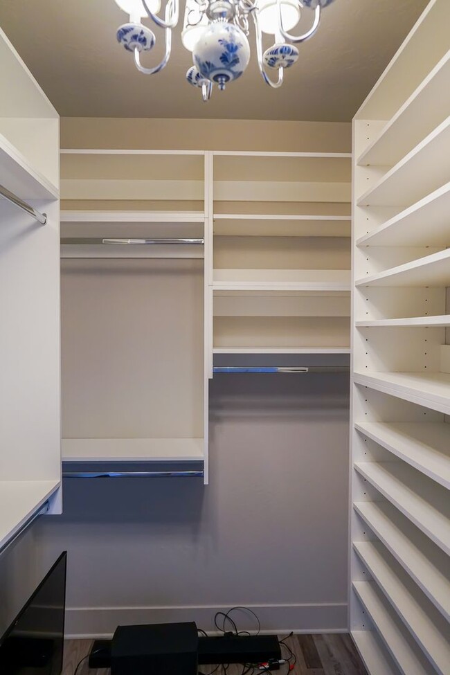 Building Photo - 2148