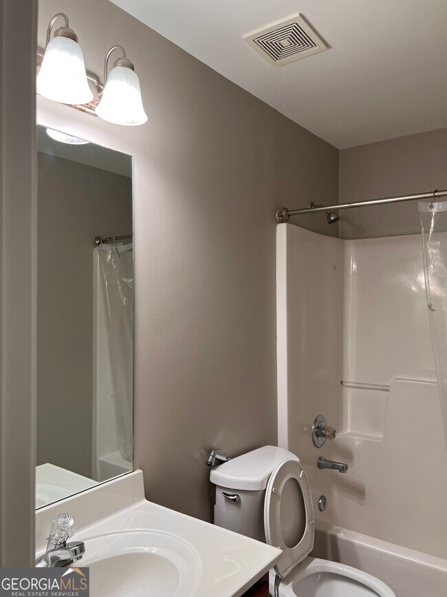 Building Photo - 5975 Bentley Way