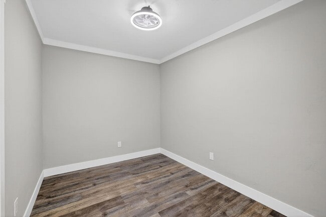 Building Photo - 108 SW 24th Ave