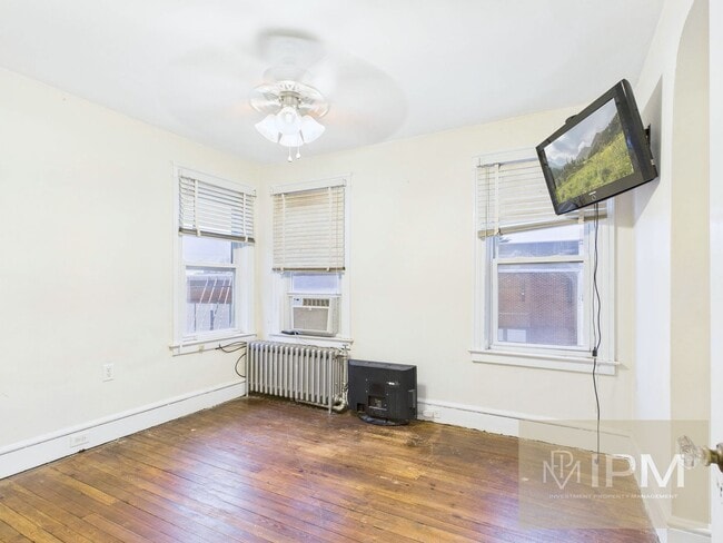 Building Photo - Charming 3 Bedroom, 2 Bath Home in York, Pa!