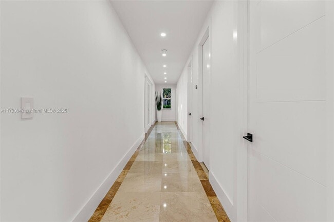 Building Photo - Southwest 130th Terrace, Miami, FL 33156 -...