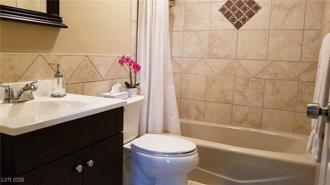 Building Photo - 7015 W El Parque Ave