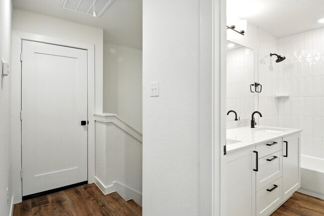 Building Photo - 1860 Dry Cherry Ln