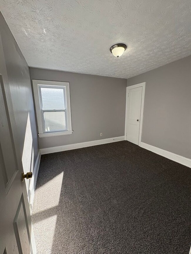 Building Photo - Three bedroom two bathroom home for rent