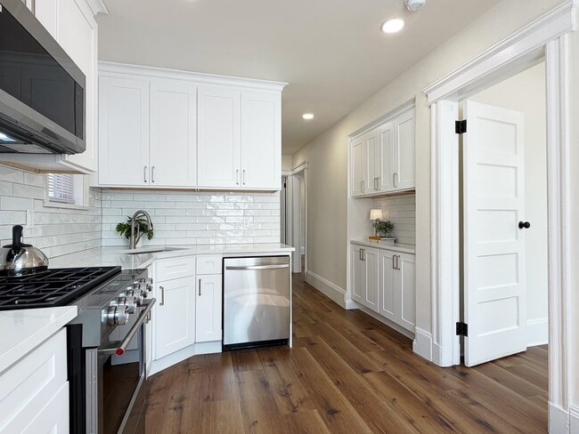 Building Photo - 1918 Kerrigan Ave