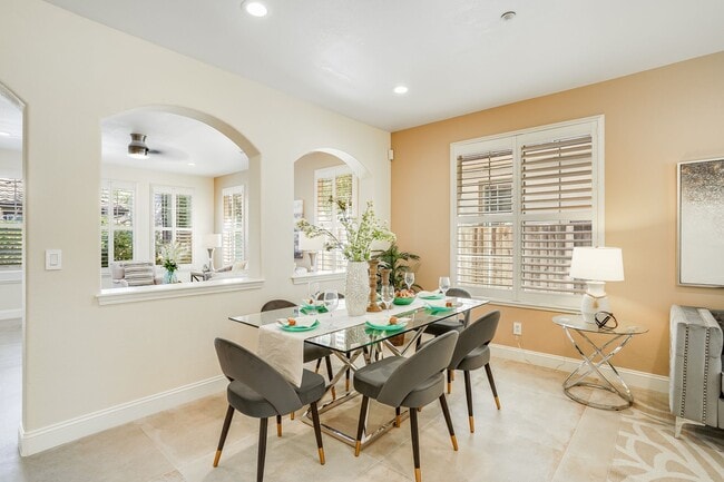 Building Photo - Comfortable and nicely upgraded home for r...