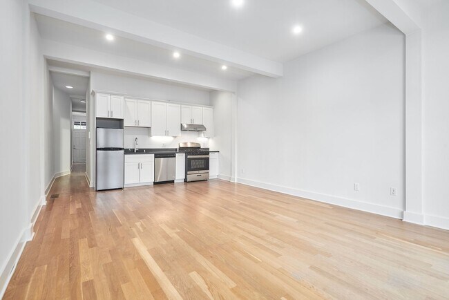 Building Photo - Sleek and modern 2 bed/2 bath in the heart of The Mission -- Walkers dream -- Must See!