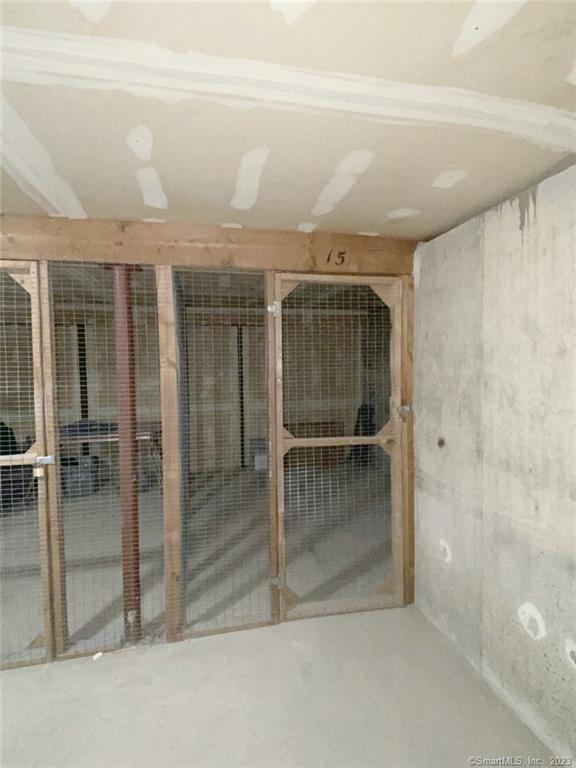 Building Photo - 637 Cove Rd