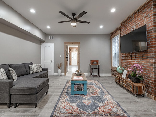 Building Photo - 3853 McRee Ave