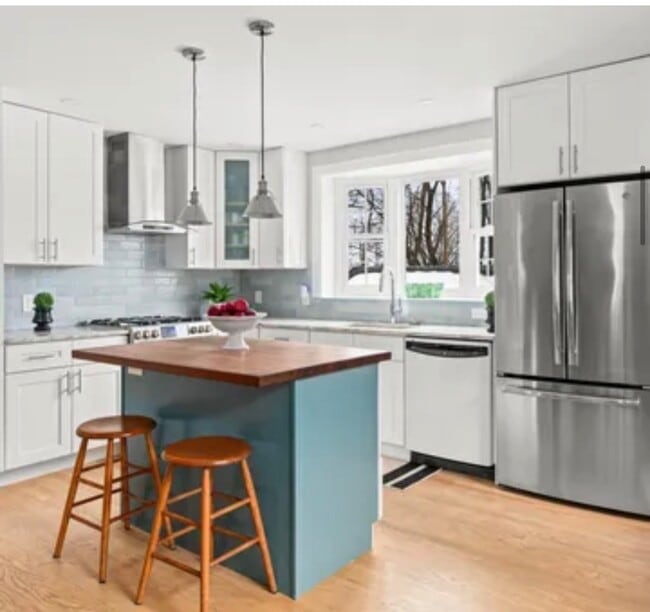 Building Photo - 444 St Davids Ave