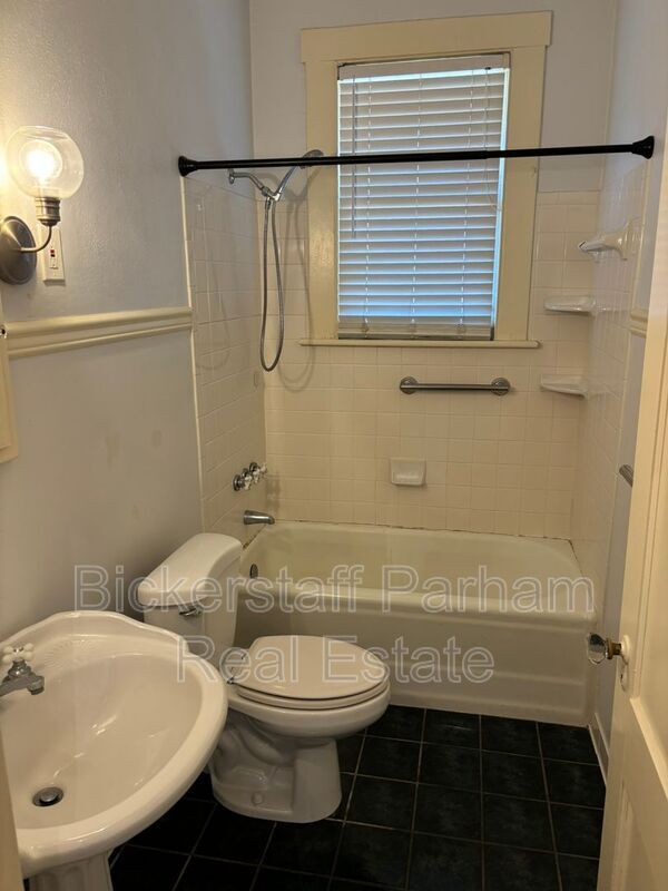 Building Photo - 1901 Hill St