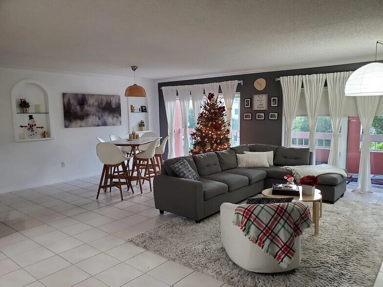 Building Photo - 7732 Camino Real