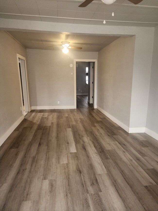 Building Photo - 111 W Locust Ave