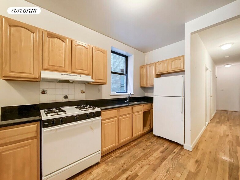 Building Photo - 315 W 116th St