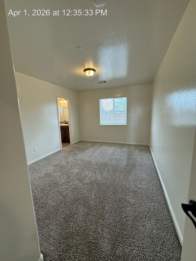 Building Photo - Charming 4 Bedroom House For Rent!!