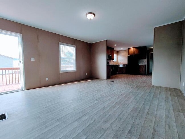 Building Photo - 205 W Tower Ln