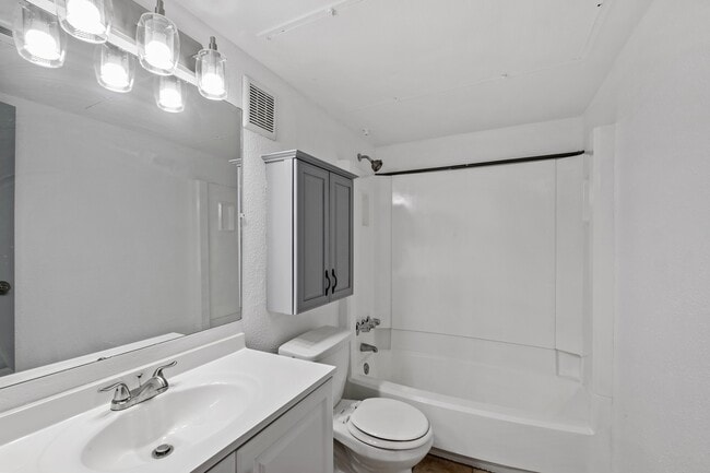 Building Photo - 12955 Woodforest Blvd