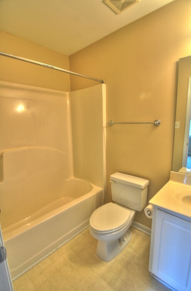 Building Photo - Light, Bright Governor's Village Townhome