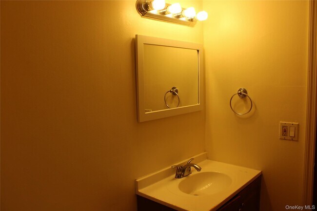 Building Photo - 1 Fishkill Glen Dr