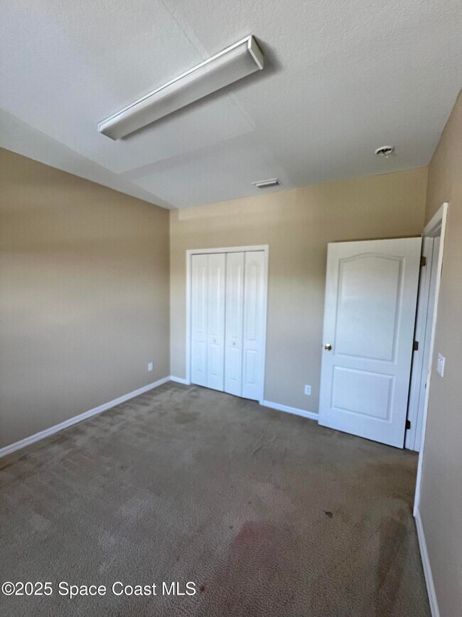 Building Photo - 1040 Venetian Dr