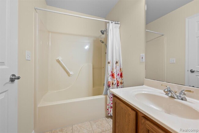 Building Photo - 4911 Oak Hill Dr
